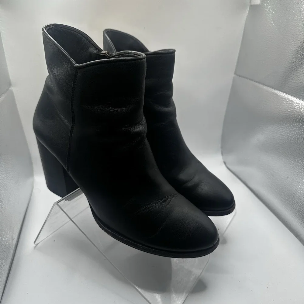 Thursday Boots Co. Uptown Everyday Boot Side Zip Block Heel Black Leather Size 9